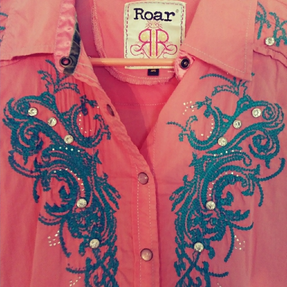 Beautiful worn once, ROAR shirt